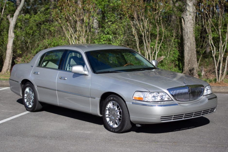 No Reserve: 10k-Mile 2008 Lincoln Town Car Signature Limited