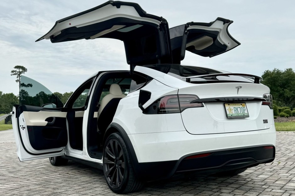 No Reserve: 2022 Tesla Model X Plaid