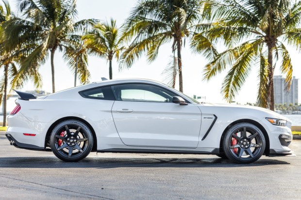 1,600-Mile 2020 Ford Mustang Shelby GT350R