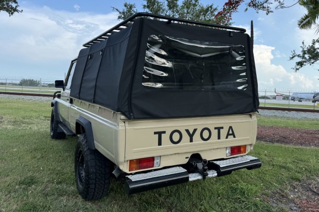 1990 Toyota Land Cruiser HJ75 Pickup