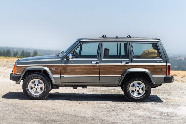No Reserve: 1987 Jeep Wagoneer Limited