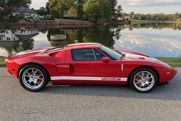 2,300-Mile 2006 Ford GT