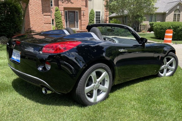 No Reserve: One-Family-Owned 2006 Pontiac Solstice 5-Speed