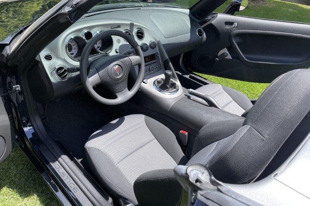 No Reserve: One-Family-Owned 2006 Pontiac Solstice 5-Speed