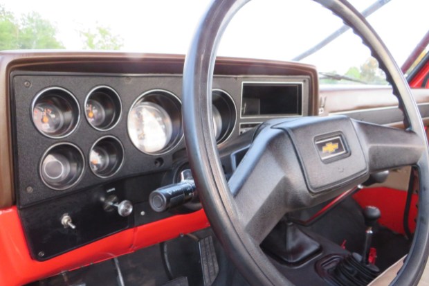 23k-Mile 1987 Chevrolet V30 HD Custom Deluxe 4x4 4-Speed Brush Fire Truck